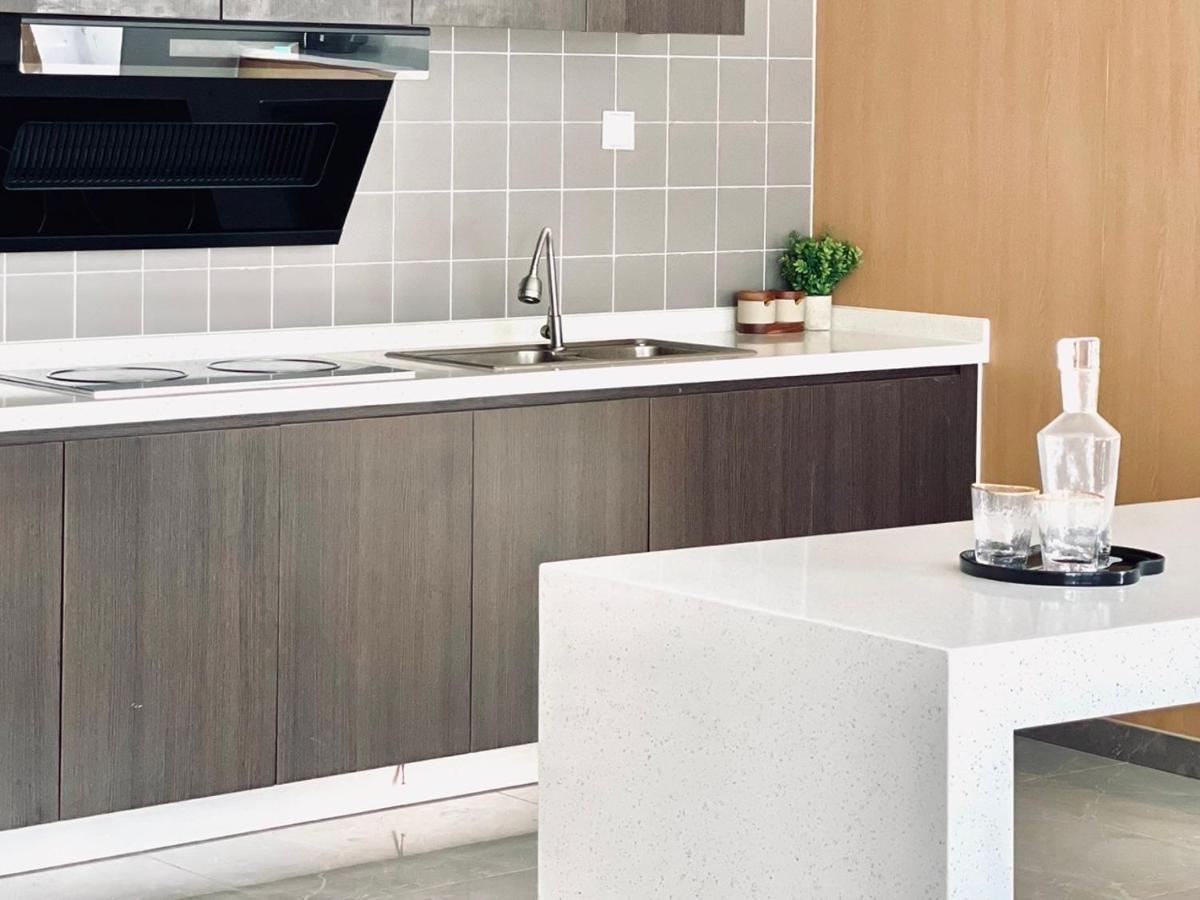U Mall Apartments - 400M To Sokha Beach Сиханоуквил Екстериор снимка